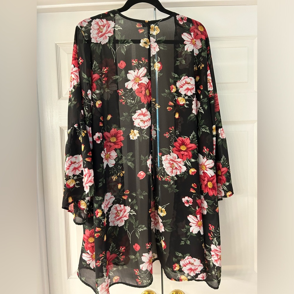 Torrid Kimono size 3/4 LIKE NEW